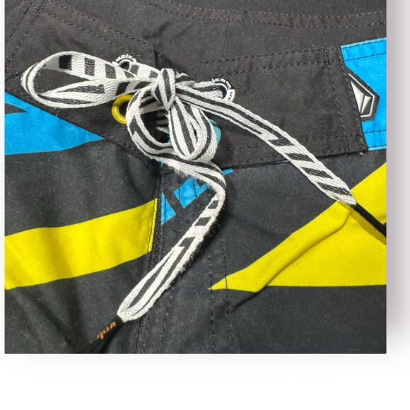 Volcom Blue Yellow‎ Board Shorts Size 32" Swim Trunks Retro Beach Shorts Y2K - Picture 3 of 5